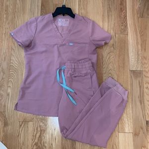 Mineral Mauve Figs Scrub Top and Joggers Set